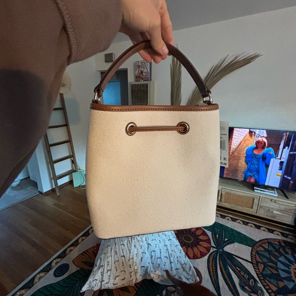 Michael Kors Tan and Cream Shoulder Bag - Picture 2 of 3